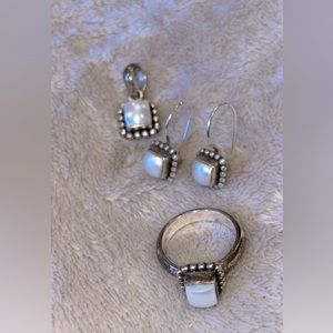 Silpada sterling silver Natural pearl set size 7